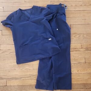 Figs Scrub Set